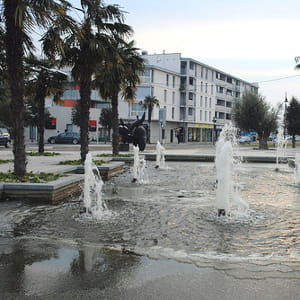 une fontaine de cenon.