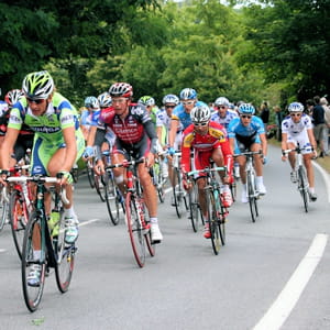 le tour de france rassemble 200 millions de téléspectateurs.
