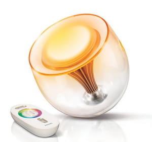 la lampe living colors de philips permet d'adapter la lumière selon son humeur.