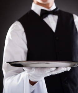 faites preuve de politesse avec le serveur.