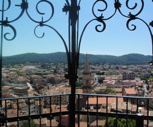 une vue de draguignan.