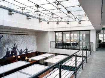 chez reuters, les bureaux conçus par studios architecture sont au coeur d'un