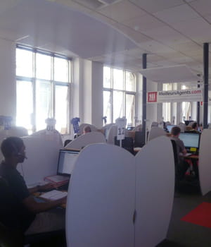 les équipes de meilleursagents au travail dans leurs locaux parisiens.