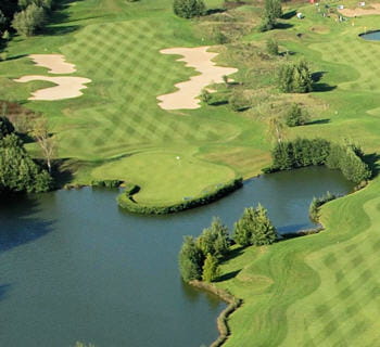 le golf mêle tradition britannique et innovations américaines.