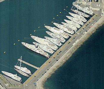 le quai des milliardaires, au port vauban d'antibes.
