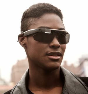 les lunettes connectées de google seront disponibles au grand public en 2014.