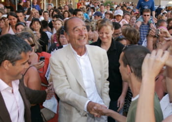jacques chirac bénéficie de nombreux avantages liés à ses anciennes fonctions.