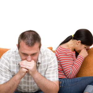 le chômage de longue durée est souvent une cause de divorce.