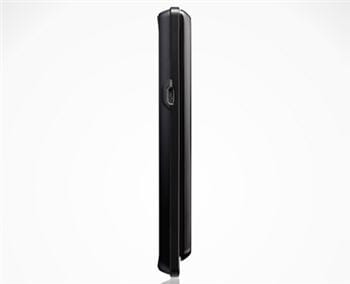 le mobile se recharge par prise micro-usb, soit une connectique relativement