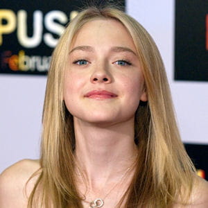 a 17 ans, dakota fanning a déjà joué avec de grands noms du cinéma, de sean penn