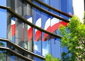 l'ena forme un peu plus de 300 futurs haut-fonctionnaires chaque année.