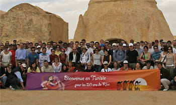 photo des employés de klee, lors des 20 ans de la société.