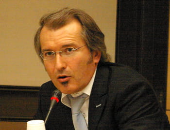 benoît louvet est avocat, spécialiste du droit de l'informatique, de l'internet