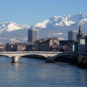 a grenoble, on recense 0,8 acquéreur actif pour 1 vendeur de bien immobilier en
