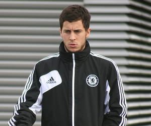 eden hazard, un prodige du football très actif sur les réseaux sociaux.