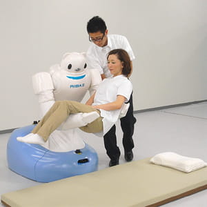 le robot riba-ii, développé par l'institut de recherche riken et tokai rubber