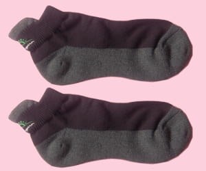 les chaussettes en charbon de bambou sont antibactériennes et régulent