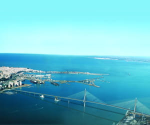 le futur pont de la baie de cadix, en espagne.