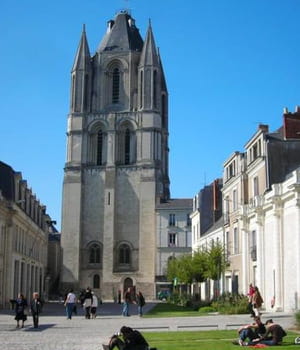 a angers, on dénombre 0,8 acheteur pour 1 vendeur en juillet 2014.