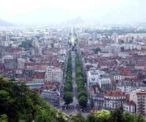 a grenoble, le prix des appartements a presque stagné sur un an, à 2 514 euros
