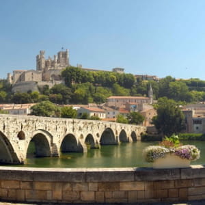 une vue de béziers.