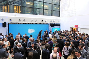 les tout nouveaux locaux de salesforce paris, près de la tour eiffel, lors de