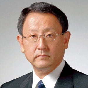 japonais formé à l'école américaine, akio toyoda est diplômé d'un mba du babson