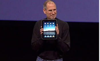 steve jobs, pdg d'apple, présente le premier ipad le 27 janvier 2010, lors d'une