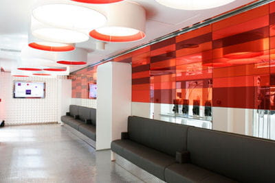 le studio sfr, un lieu contemporain qui permet à sfr de conforter son image
