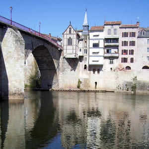 une vue de villeneuve-sur-lot.