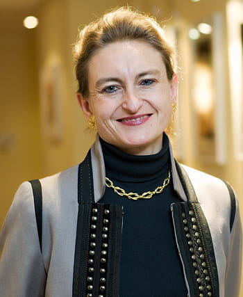 gabrielle gauthey est directrice des relations institutionnelles