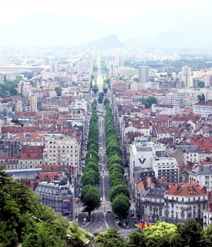 a grenoble, on dénombre 0,8 acheteur pour 1 vendeur en juillet 2014.