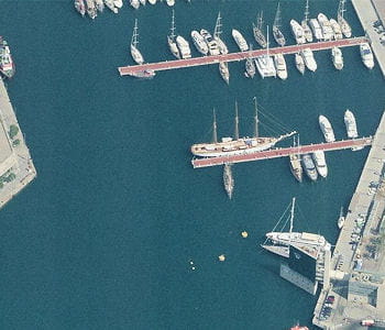 le port de plaisance de barcelone.