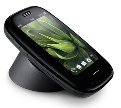 le pre sur son touchstone, un support qui permet de le recharger