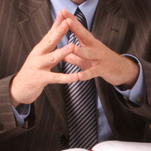 si vous voulez achever de convaincre votre interlocuteur, joignez vos doigts !
