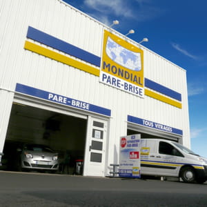 un centre de réparation de glaces mondial pare-brise.