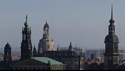 on peut admirer en gros plan le toit de la frauenkirche, reconstruite en 2004