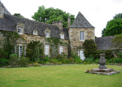 ils sont de plus en plus nombreux à succomber aux charmes de la vie de château.