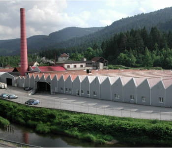 7,5 millions de paires de chaussettes et de collants sortent de cette usine