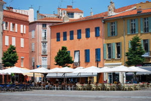 la ville compte 5 mcdonald's.