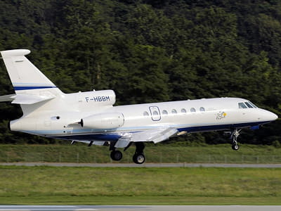 le falcon 50 de la société de bernard magrez décolle de l'aéroport de lugano en