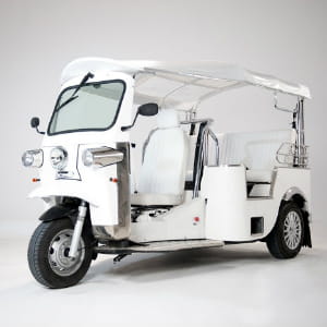 version limousine ou trois places, e-tuk propose une gamme complète de tuk-tuk