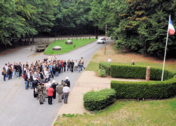 un groupe de jeunes effectuant leur journée d'appel de préparation à la défense.