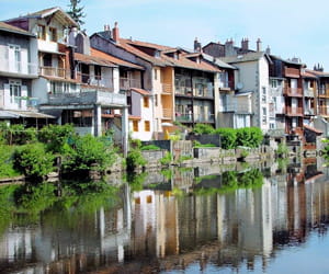 a aurillac, un appartement se vend en moyenne à 1 435 euros le mètre carré.