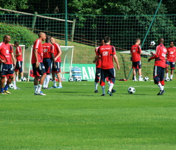 les joueurs de l'équipe de france à l'entraînement.