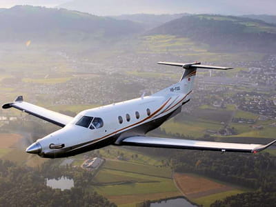 le champion des maisons de retraites vole sur un pilatus pc-12 identique à