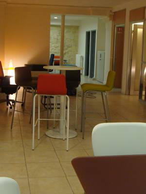 l'espace réunion de soleilles coworking, pour favoriser les échanges.