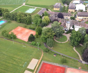 une vue du rosey, en suisse.