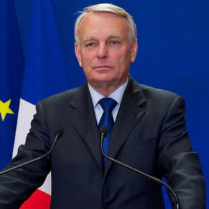 jean-marc ayrault occupe l'un des plus vastes appartements de la république.