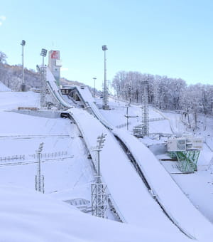 le chantier du tremplin de saut à ski a vu son coût multiplié par plus de six,